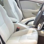 愛車の白い内装が黒ずんだ、新車の輝きに復活させるDIY