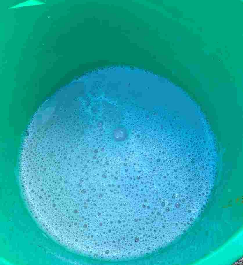 灯油の吸着剤をかけて吸い取りました。